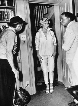 Trabajar con Marilyn fue duro para Billy y el resto del equipo... pero ten�a sus compensaciones: Billy pudo leer abundantemente mientras esperaba a la diva.