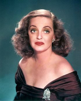Para Jos� Luis Borau, como para cualquier buen director de cine que se precie, el gui�n es una pieza clave de la futura pel�cula (pero no es la pel�cula). En la foto: Bette Davis en "Eva al desnudo".