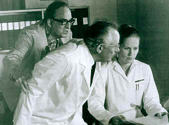 Ingmar Bergman dirigiendo a Liv Ullmann: para el director sueco la mejor forma de desnudar el alma humana casi siempre es a trav�s de la mujer.