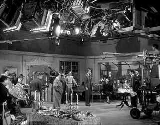 Para Hitchcock cualquier desaf�o es atractivo: disgregar la familia convencional ("Encadenados") o rodar un film en un plano-secuencia ("La soga").