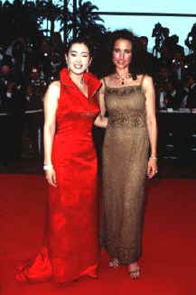 Gong Li, la que fue musa e inspiraci�n de Yimou, junto a Andie McDowell en el festival de Cannes