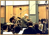 Tras repasar sus grandes xitos, dos bises certificaron el xito de Bernstein en sus conciertos de Barcelona