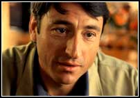 Un cierto aire abstracto permite que el tema de las consecuencias del terrorismo no se ci�a al Pa�s Vasco, sino que sea un tema universa.