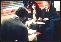 Aunque el gui�n ofrece algunas ideas ingeniosas, su plasmaci�n f�lmica acaba resultando mon�tona.