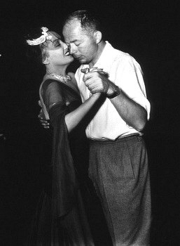 El "bailar�n" y la "diva del cine mudo": una imagen que resume a la perfecci�n la trayectoria anterior de Billy y Gloria Swanson.