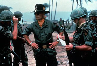 La nueva versi�n de "Apocalypse Now" no s�lo ha sido acogida con entusiasmo por nuestro cr�tico, sino que cuenta adem�s con un art�culo comparando las dos versiones en "El bazar de las sorpresas".