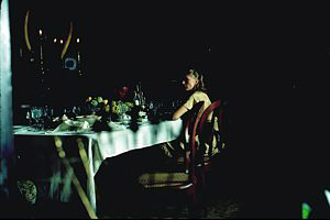 La escena de los franceses en una plantaci�n, ajenos a la guerra y al mundo actual, ha sido incorporada �ntegramente.