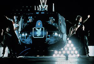 La escena de las conejitas Playboy ha sido ampliada con una segunda parte, una pseudo-org�a que acaba de la forma m�s pesimista.