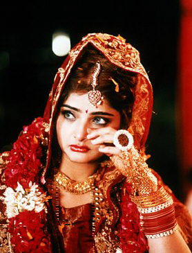 "La boda del Monz�n", un t�tulo que combina a partes iguales el exotismo con la denuncia social.