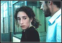 No es cine-Dogma, pero sus planteamientos est�ticos y visuales a veces podr�an confundirse... s�lo que en este t�tulo no son una etiqueta, sino un discurso sincero.