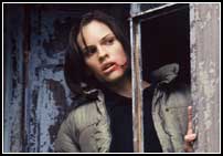 Un duelo de actores del que sale ganando... la actriz, Hilary Swank.