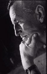 Al parecer Ian Fleming se inspir� en un hermano suyo, que era agente del SIS brit�nico, para crear el personaje de 007.