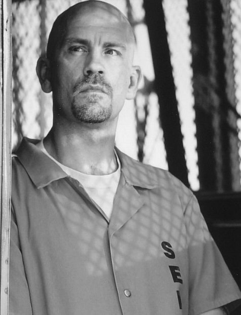 Malkovich, como siempre, realiza una gran caracterizacin y un trabajo brillante... con un toque justo de erotismo.