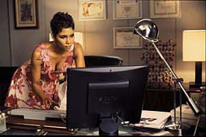 Si bien el �xito de la serie nadie lo cuestiona, "Muere otro d�a" se calcula que ha costado 140 millones de d�lares... lo que sin duda repercute tambi�n en unos menores beneficios: �se podr� limitar alg�n d�a este excesivo coste de las producciones?