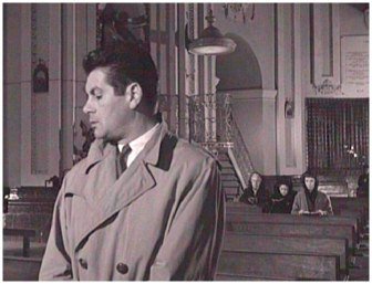 21. Un encuentro manipulado, que para Juan es un simple juego... una pena que Jos� Su�rez no sea un actor m�s d�ctil, capaz de sugerir la emoci�n del momento.