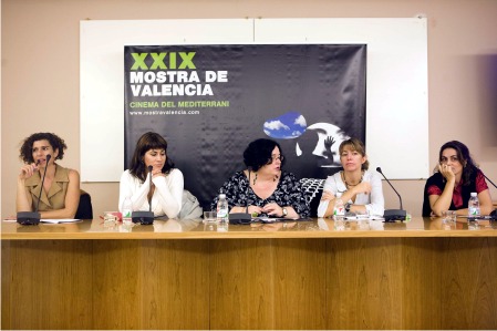 v57-mesa_mujeres.jpg