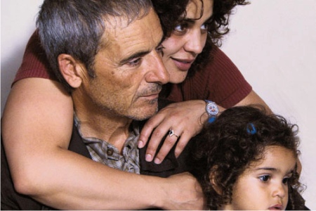 La película se limita a mostrar las relaciones entre los miembros de la familia cuscus4.jpg