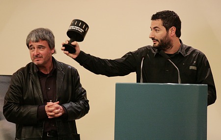 Toni Benavent y C&eacute;sar Mart&iacute; recogieron el premio para 'Socarrats'