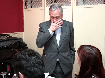 Llega la hora de la despedida y el boss... en fin, ciertas edades es lo que tienen: la memora, el Alzheimer, la lágrima fácil.. Llega la hora de la despedida y el boss... en fin, ciertas edades es lo que tienen: la memora, el Alzheimer, la lágrima fácil..