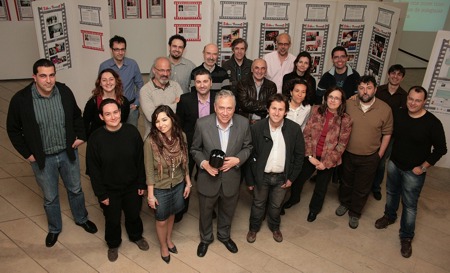 La foto oficial del décimo aniversario, atención a las manos del boss agarrando el Premio Tirant como si Eva quisiera quitárselo (Eva es la que se hace la sueca) La foto oficial del décimo aniversario, atención a las manos del boss agarrando el Premio Tirant como si Eva quisiera quitárselo (Eva es la que se hace la sueca)