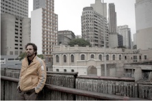 La película sigue fielmente el argumento de la novela