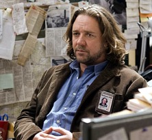 La trama principal nos conduce hacia un fallido duelo interpretativo entre Russell Crowe y Ben Affleck 