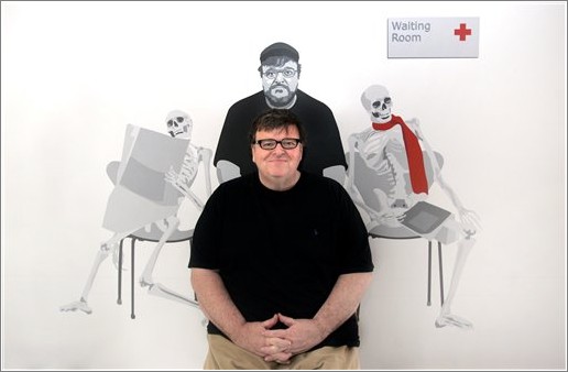 Vuelve Michael Moore a meter el dedo en la llaga