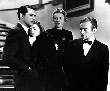 Claude Rains y su madre, el cazador cazado en 'Encadenados'