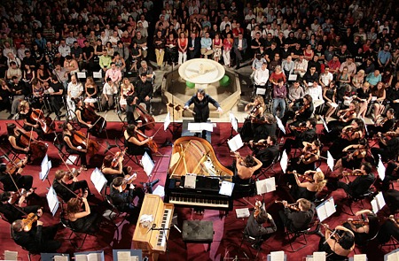 Pascual Osa dirige a la Orquesta Filarmon&iacute;a en el 'Himno de BSOspirit'