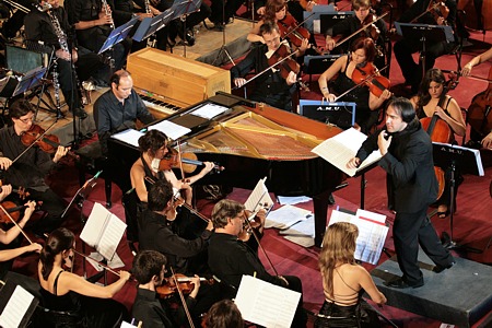 Philippe Rombi hizo doblete: al piano y como director de la orquesta