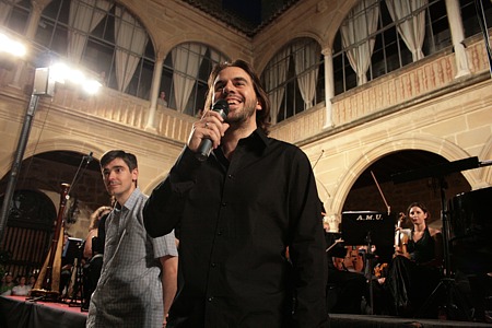 David Doncel, director del festival, abri&oacute; una noche m&aacute;gica