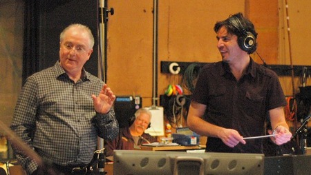 Patrick Doyle dirigiendo la grabaci&oacute;n de una de sus partituras
