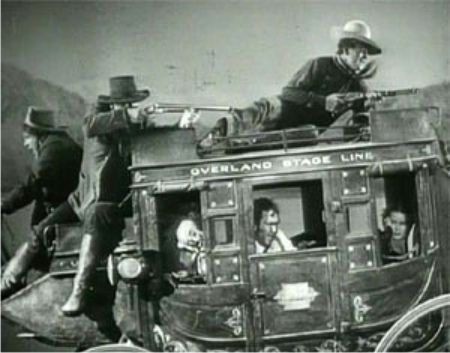 'La diligencia' es un filme que sugiere, pero que no muestra: se convierte as&iacute; en un western a contracorriente, que elabora fuera de plano la secuencia clim&aacute;tica