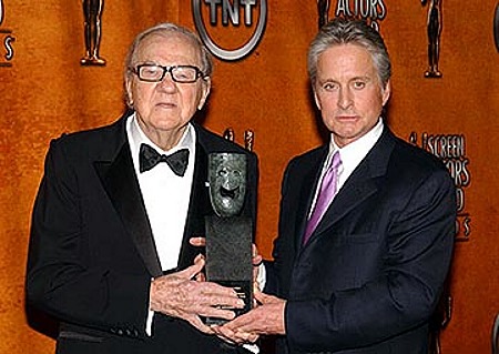 Karl Malden y Michael Douglas, premiados por 'Las calles de San Francisco'