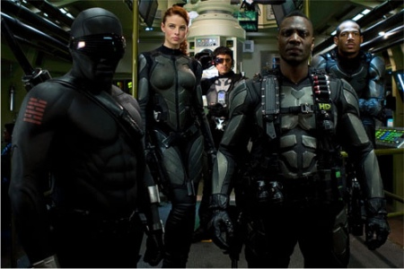Tomando como referencia las falencias de las pasadas adaptaciones podemos colocar a G. I. Joe en un punto medio