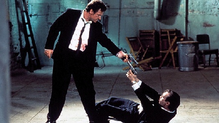 Y Tarantino en este caso acierta, como acert&oacute; Lars von Trier en Bailar en la oscuridad, integrando de manera coherente el n&uacute;mero musical en la acci&oacute;n