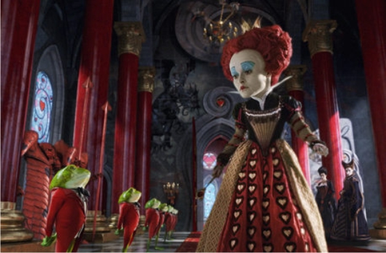 Uno de los personajes más memorables de esta película es el de la Reina Roja, interpretada magníficamente por Helena Bonham Carter