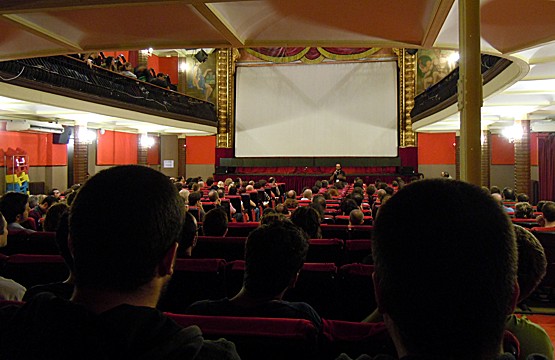 Calor, oscuridad, gemidos, zombis... ¿El infierno? No, una sala de Sitges