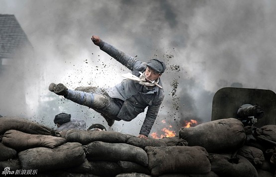 El antológico prólogo de Legend of the fist: the return of Chen Zhen de Andrew Law El antológico prólogo de Legend of the fist: the return of Chen Zhen de Andrew Law