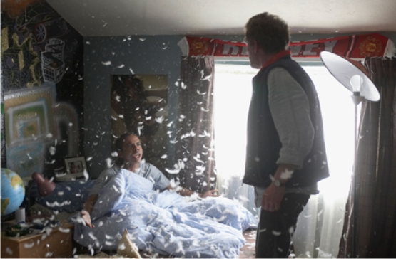 El inglés se ha sacado de la manga un filme que se quiere comedia, pero que no deja de hacer numerosas concesiones al drama (en ocasiones muy tensionado) sin llegar a planteamientos sesudos