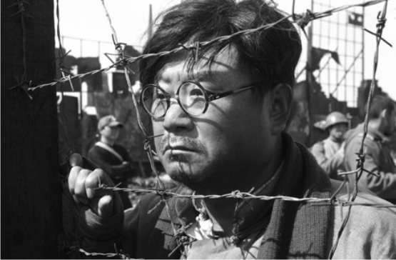 Hay un regodeo y delectación en las descripciones del fragor de la lucha, en medio de una ciudad devastada Hay un regodeo y delectación en las descripciones del fragor de la lucha, en medio de una ciudad devastada