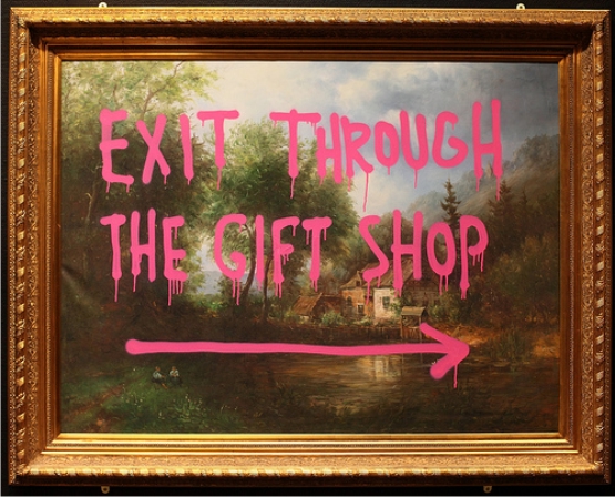 En Exit Through the Gift Shop vamos entendiendo que la distancia entre el artista y su obra está, en buena medida, en la relación de aquél con su público En Exit Through the Gift Shop vamos entendiendo que la distancia entre el artista y su obra está, en buena medida, en la relación de aquél con su público