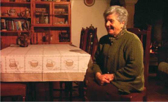 Lo mejor de este documental es su sencillez y dejar siempre a las trece mujeres finalmente escogidas, del medio rural y urbano, entre 60 y 80 años, lógicamente, que digan sus opiniones sin intervención de un tercero