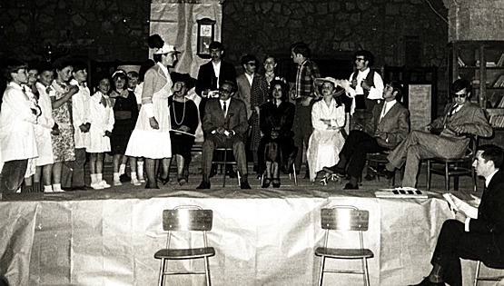 En Ciudad Rodrigo, Adolfo Bellido dirige (sentado, eso sí) varias obras de teatro