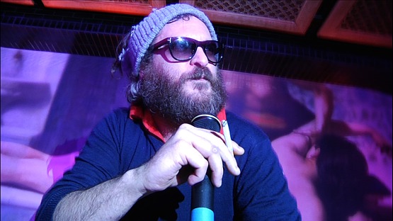 I’m Still Here, despropósito de Casey Affleck que, compinchado con el actor Joaquin Phoenix, documentan la supuesta renuncia a la carrera de actor por parte de este último I’m Still Here, despropósito de Casey Affleck que, compinchado con el actor Joaquin Phoenix, documentan la supuesta renuncia a la carrera de actor por parte de este último