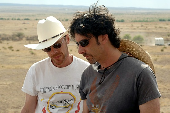 Joel y Ethan Coen durante el rodaje de 'No es país para viejos'