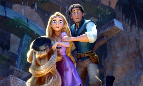 Otro gran acierto de la adaptación ha sido que los animales puedan hacerse entender con las personas sin necesidad de hablar. Ese fue uno otro de los fallos de Tiana y el sapo enredados-03