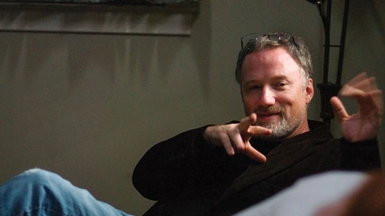 Dirigida por el prestigioso director David Fincher, creador de filmes muy estimables como Seven, El club de la lucha, Zodiac o El curioso caso de Benjamin Button david-fincher-1
