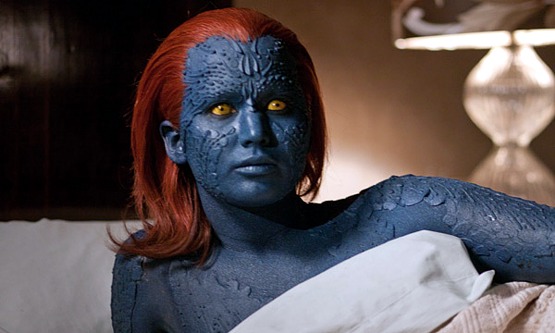 Vaughn construye una historia discursiva e incluso filosófica que se aleja de los efectos especiales —aunque, por supuesto, los tenga— para elaborar unos orígenes en cuanto a sus personajes que se sustentan en una narración sensacional x-men-3