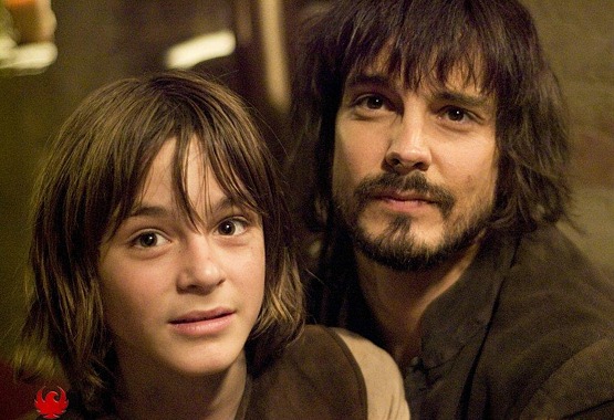 Gonzalo cree que el miedo es un mecanismo de manipulación y así intenta inculcárselo a sus alumnos. “El miedo paraliza y alguien se aprovecha de ello. Y yo no quiero que vosotros tengáis miedo” aguila-roja-14